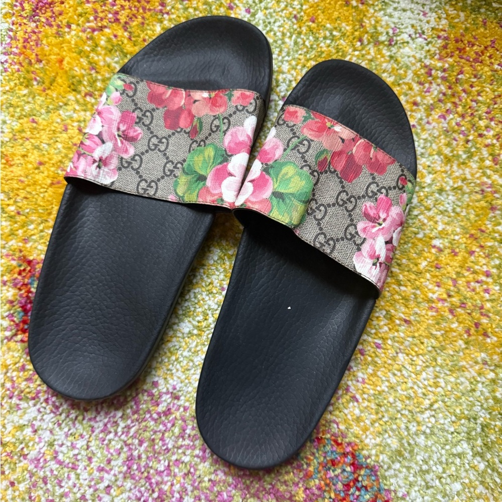 Gucci Floral Pattern Slide Sandals - Black and Pink